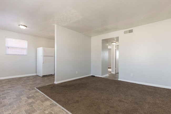 Building Photo - 1704 Valley Forge Way
