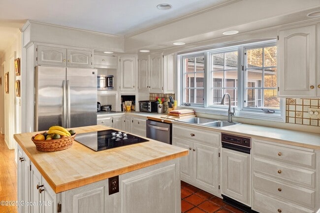 Foto del edificio - 147 Rock City Rd