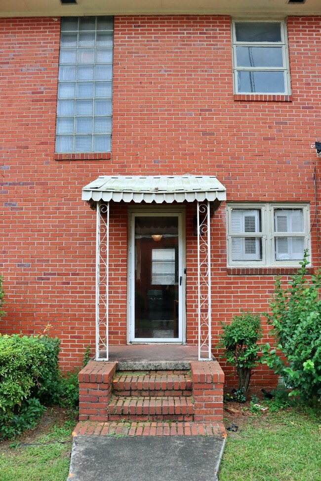 Building Photo - 308 S Main St