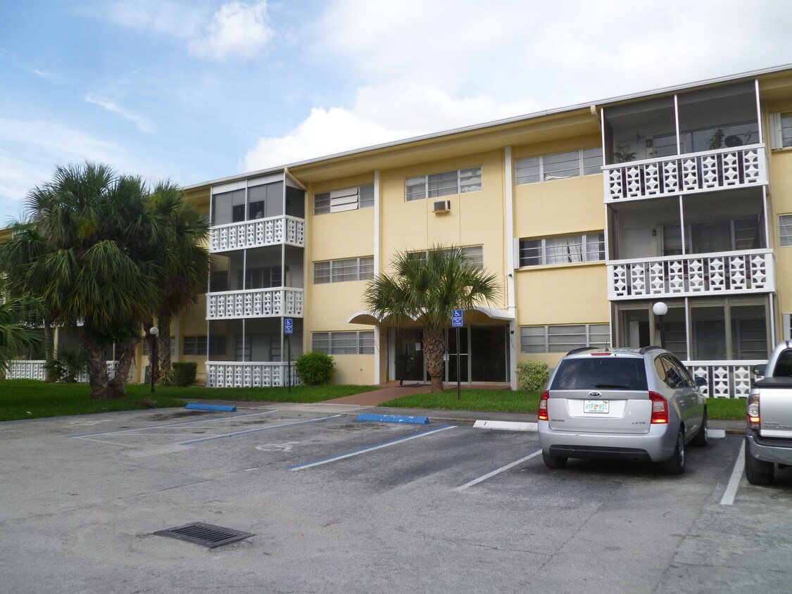 Foto principal - 16701 NE 14th Ave