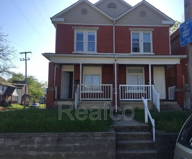 Building Photo - 165 S Princeton Ave