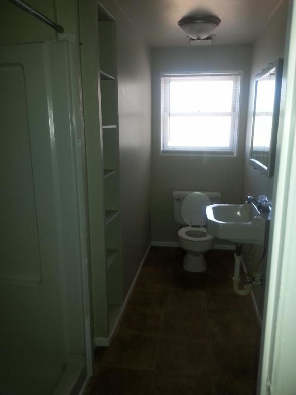 Building Photo - 968 Se Pine St #6