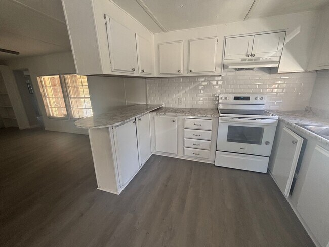 Foto del edificio - FOR RENT