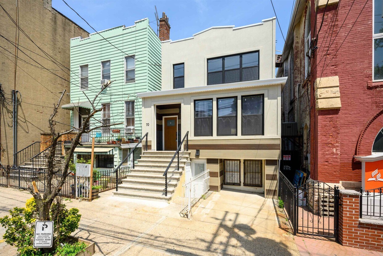 Foto principal - 70 Bowers St