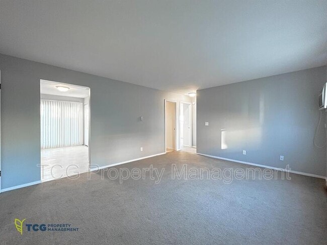 Building Photo - 423 Windsor Dr