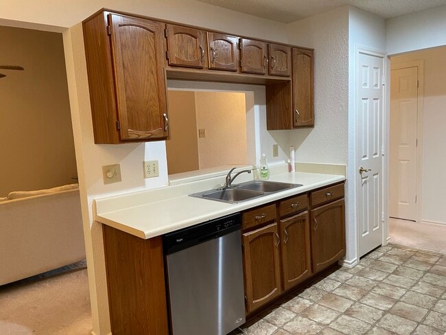 Foto del edificio - 1417 Quail Crest Dr
