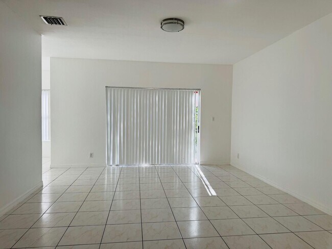 Foto del edificio - 821 Talia Cir