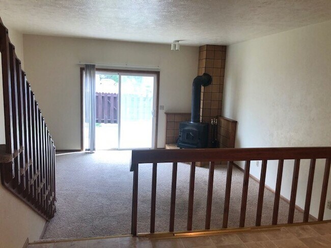 Building Photo - 2 Bedroom Condo