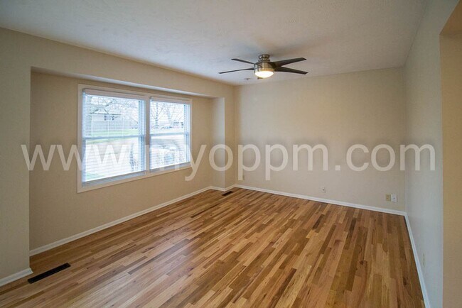 Building Photo - 4 bedroom house with new appliances | 132n...