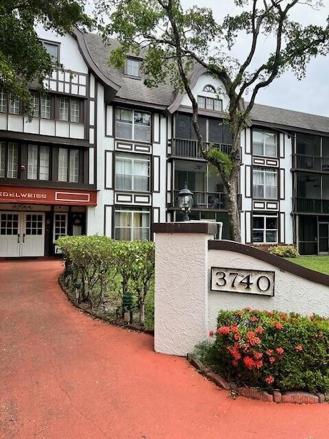 Foto del edificio - 3740 Inverrary Dr
