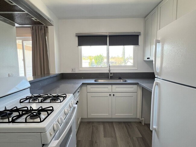 Foto del edificio - 1728 Larchwood Ave