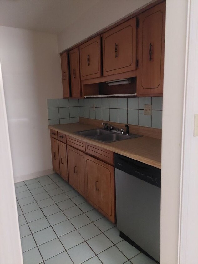 Building Photo - 1818 Sheffield Dr