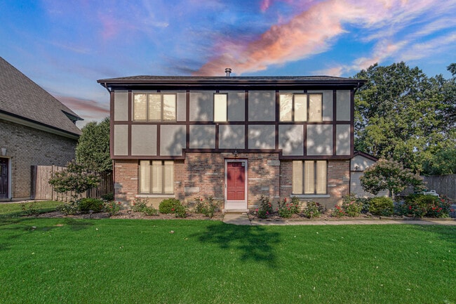 Building Photo - 23327 Wildwood Ln