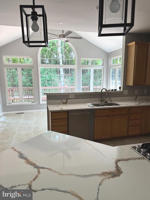 Foto del edificio - 10400 Twin Knoll Way