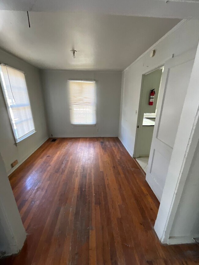 Foto del edificio - 6107 Fairfield-