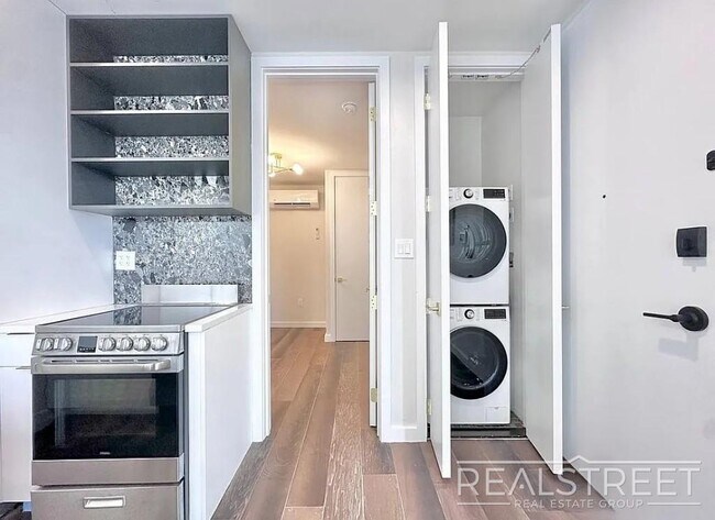 Foto del edificio - 1BR in Sunset Park/South Slope | Sunlit, Spacious & Pet-Friendly