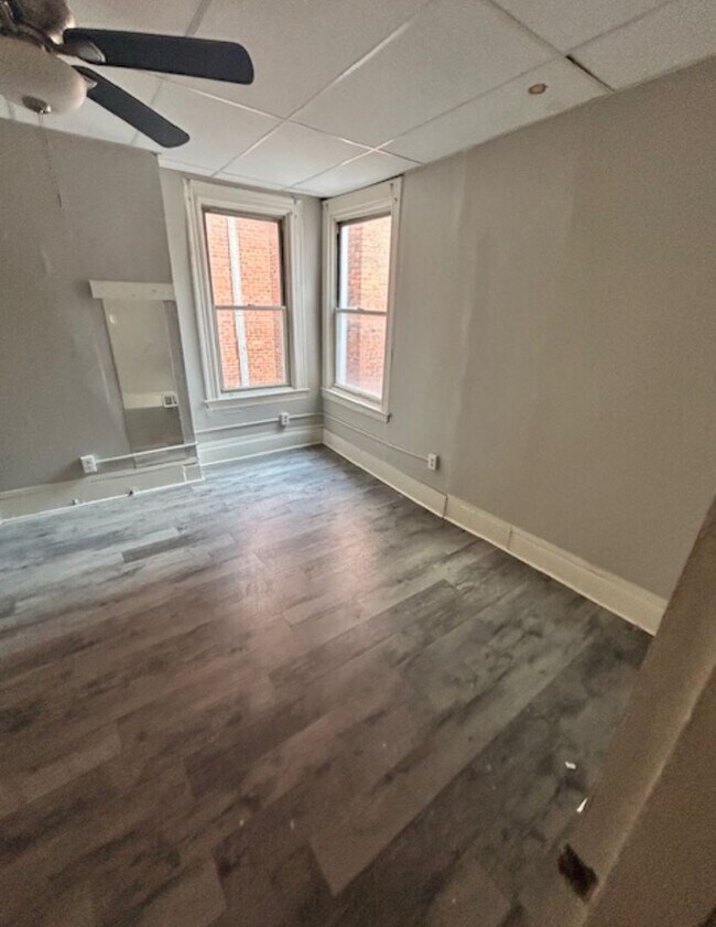 Foto del edificio - Pittsburgh - 3 Bed 2 Bath - Just Renovated