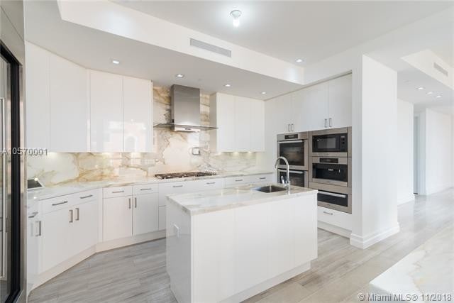 Primary Photo - 17749 Collins Ave