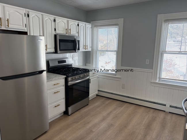 Building Photo - 27 Ferncliff Ave