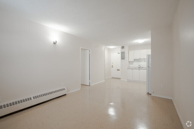 1BR, 1BA - 600SF - Living Room - Argyle