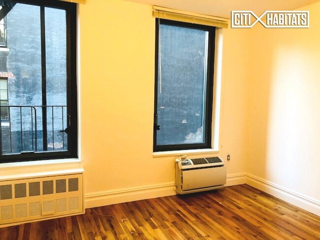 Building Photo - 110 E 84th St