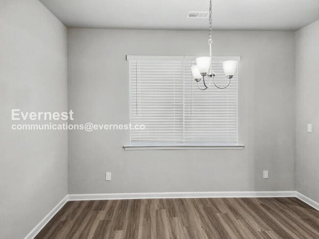 Building Photo - 3 Bed/2.5 Bath Home with Attached Garage / Pet-Friendly / Available Now!