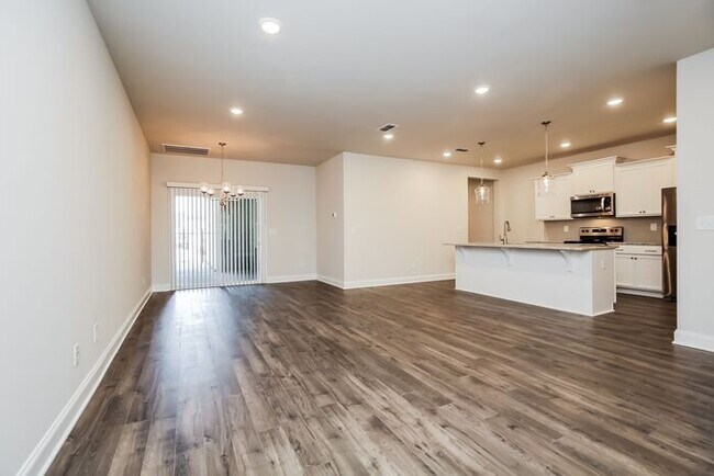 Foto del edificio - 2436 Elmcroft Ave