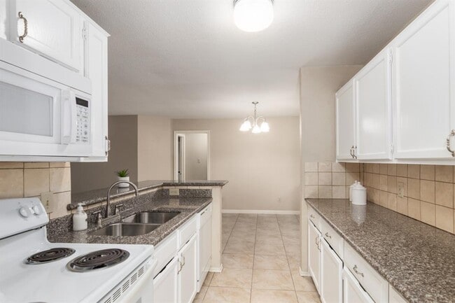 Building Photo - 10835 Braes Bend Dr