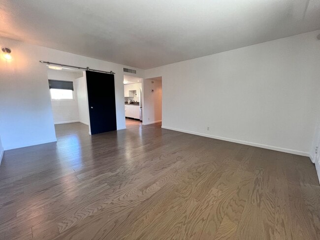 Foto del edificio - North Central Condo
