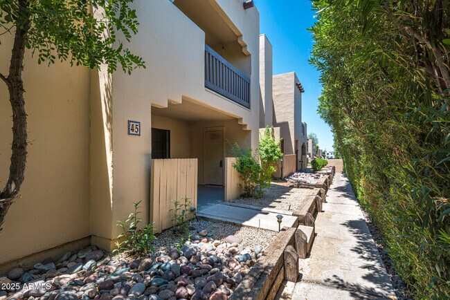 Foto del edificio - 5402 E Windsor Ave