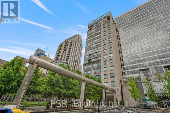 Building Photo - 102-102 Bloor St W