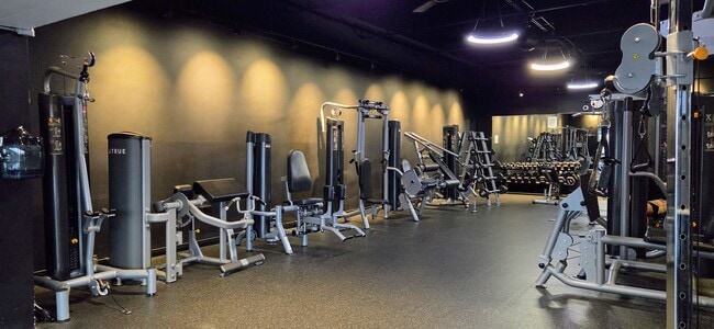 Building Photo - 5415 N Sheridan Rd