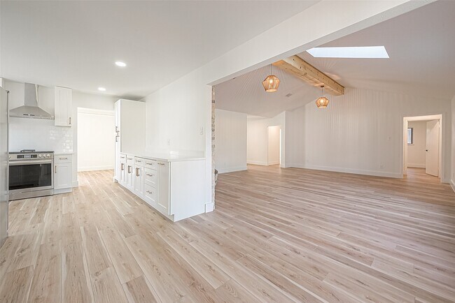 Building Photo - 811 Lemm Ct