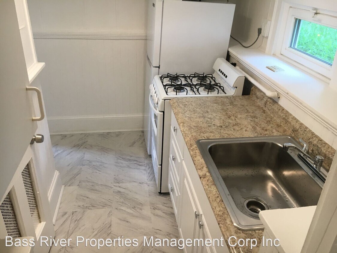Foto del edificio - 1 br, 1 bath House - 65 Oak Neck Unit B
