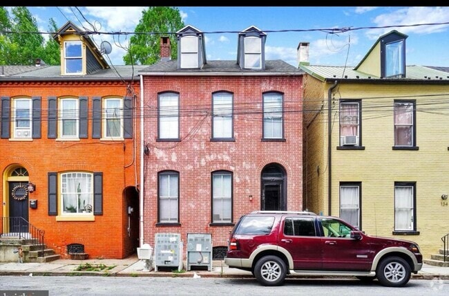 Building Photo - 132 Nevin St
