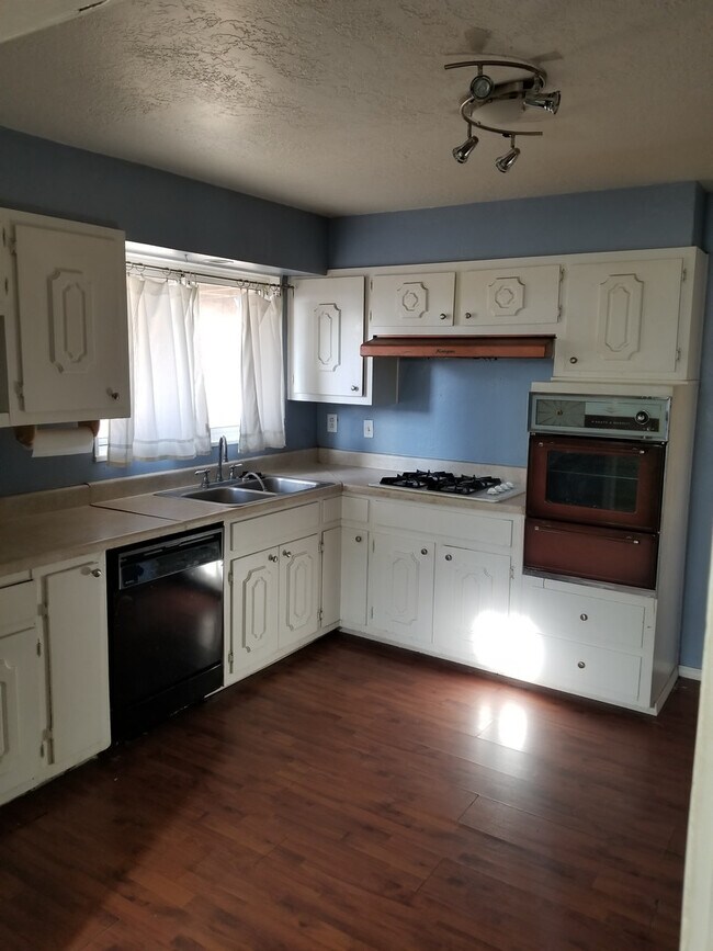 Foto del edificio - PUEBLO STYLE UPTOWN NE 3BD  2/BA 1/CG