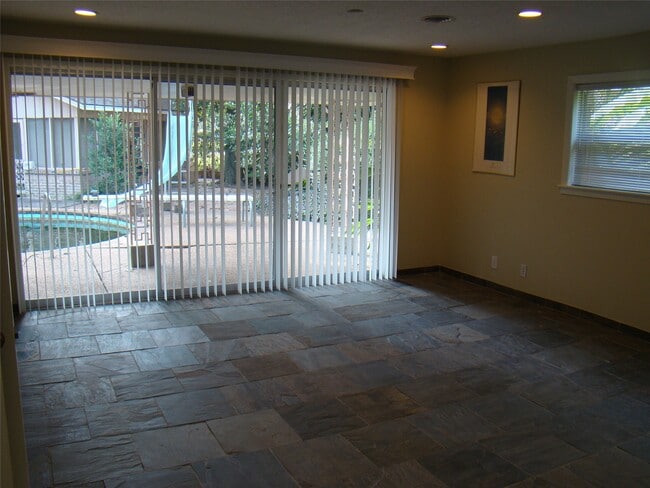 Building Photo - 4628 Roseneath Dr