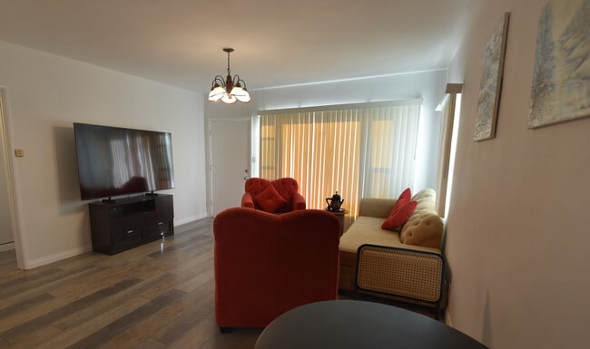 Building Photo - 723 S Louise St