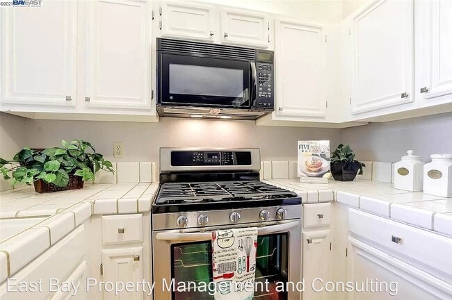 Building Photo - 2 br, 2 bath House - 3550 Buttonwood Ter. ...