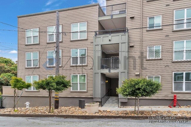 Building Photo - 8400 Oceanview Terrace
