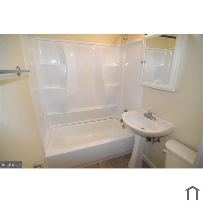 Foto del edificio - 5380 Beta Pl