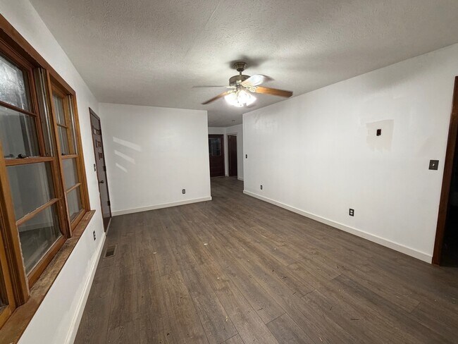 Foto del edificio - 502 Bluebird Dr