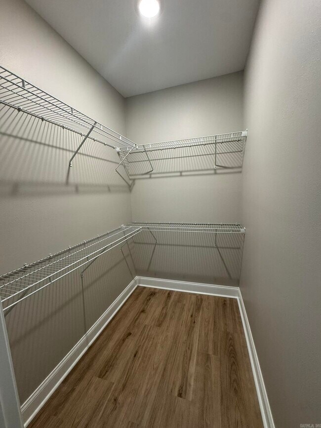 Foto del edificio - 215 N Elm St