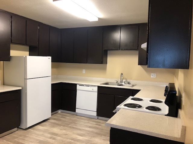 Kitchen - 121 N Ramona St
