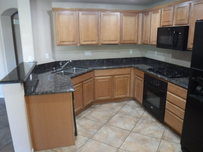 Building Photo - 1500 SQUARE FEET, 2 BED, 2 BATH AND 2 CAR ...
