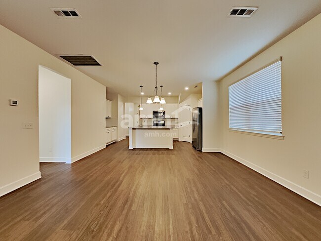 Foto del edificio - 6001 Trailwater Dr