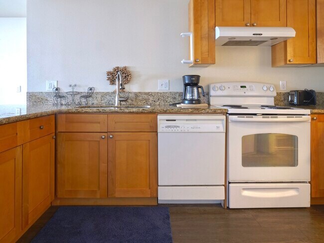 Building Photo - 3501 NE Marine Dr