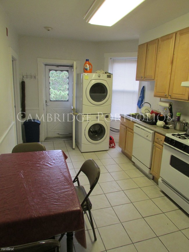 Building Photo - 2 br, 1 bath  - 15 Lambert St # 2