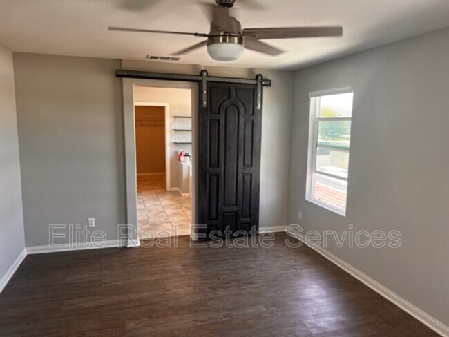 Building Photo - 8696 Camden Dr