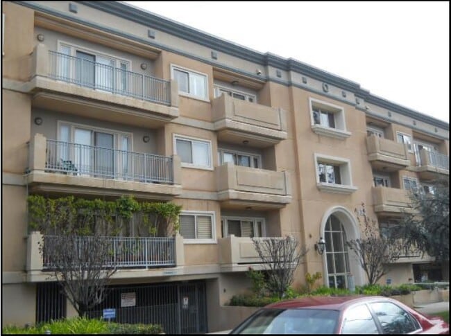 Street view of the condo complex - 937 12th St